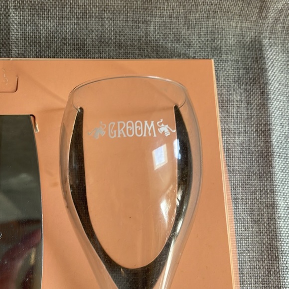 Vintage champagne wedding set - bride groom glasses & cake knife. All new in box - Picture 3 of 5